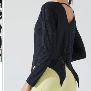 BNWT - LIGHTWEIGHT OPEN BACK  T-SHIRT -